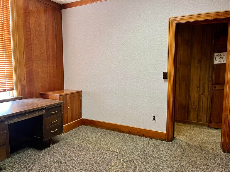 More Photos Of 350 5th Ave, Huntington Medical For Sale