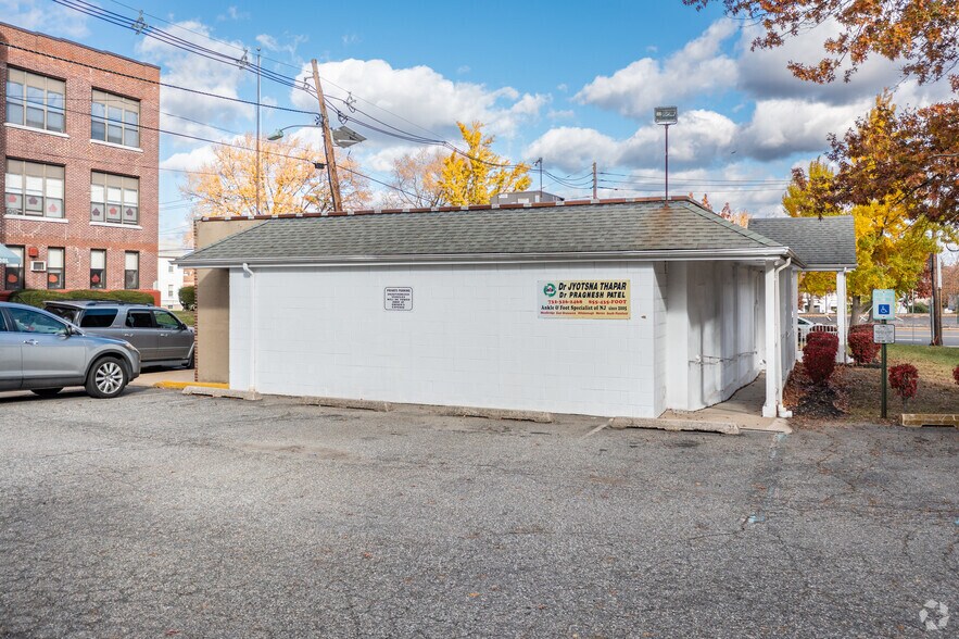 More Photos Of 329 Amboy Ave, Woodbridge Medical For Sale