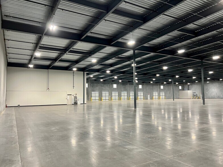 More Photos Of 20821 Clay Center Dr, Katy Distribution For Sale