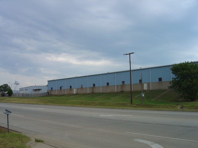 More Photos Of 400 N Harvey St, Seminole Manufacturing For Lease