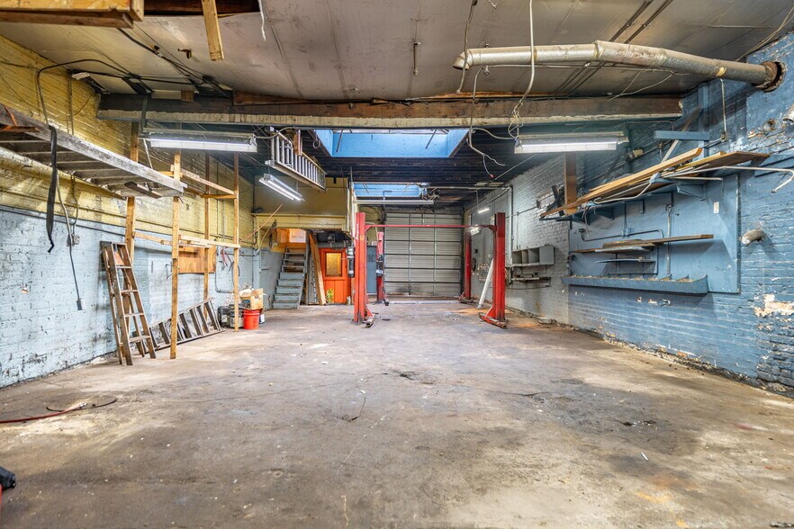 More Photos Of 3754 W North Ave, Chicago Auto Salvage Facility For Sale