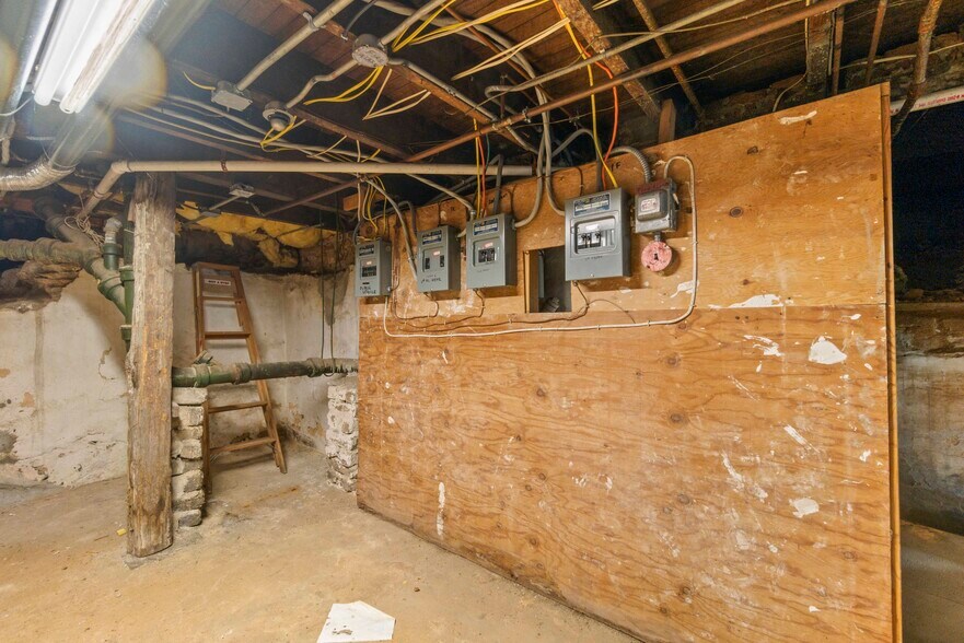 More Photos Of 5009 Roland Ave, Baltimore Multifamily For Sale