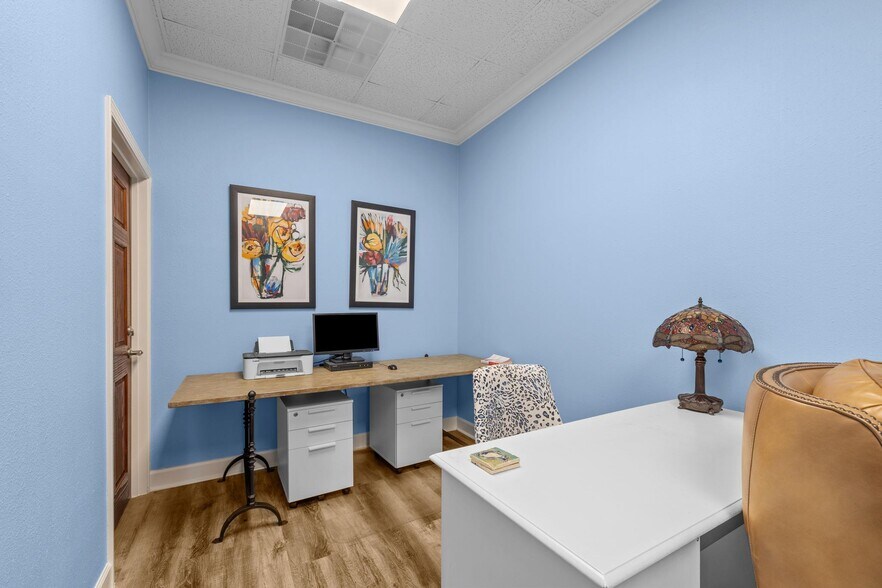 More Photos Of 913 Gulf Breeze Pky, Gulf Breeze Storefront Retail Office For Sale
