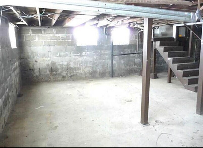 More Photos Of 1002 Preston Dr, North Versailles Freestanding For Lease