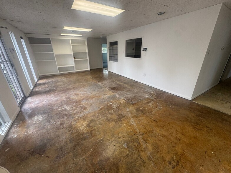 More Photos Of 6214 Beverly Hill St, Houston Office For Lease