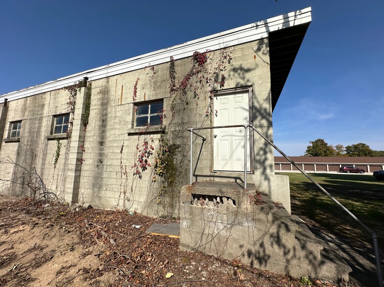 More Photos Of 57582 N Main St, Three Rivers Flex For Lease