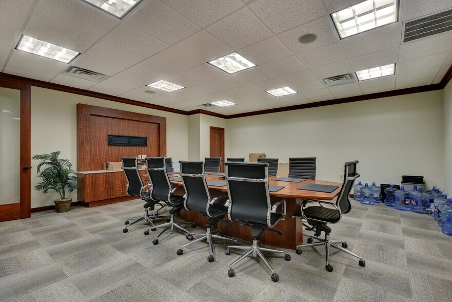 More Photos Of 5107 Monaco Cir, San Antonio Office For Sale