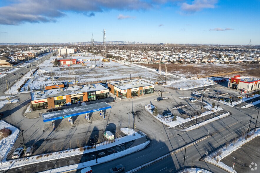 More Photos Of 985 Boul Des Prés-Verts, La Prairie General Retail For Lease