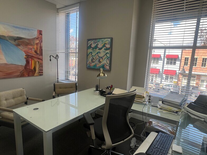 More Photos Of 16540 Pointe Village Dr, Lutz Storefront Retail Office For Lease