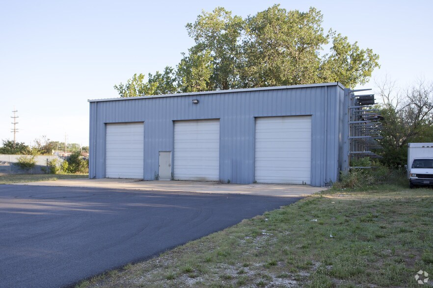 More Photos Of 300 N Lake St, Montgomery Manufacturing For Sale