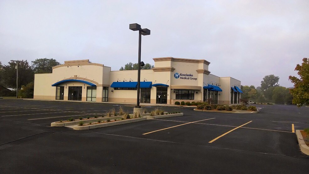 More Photos Of 107 W Pickwick Dr, Syracuse Storefront Retail Office For Lease