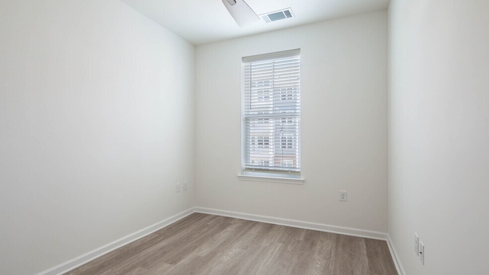 More Photos Of 5401 Commonwealth Centre Pky, Midlothian Apartments For Sale