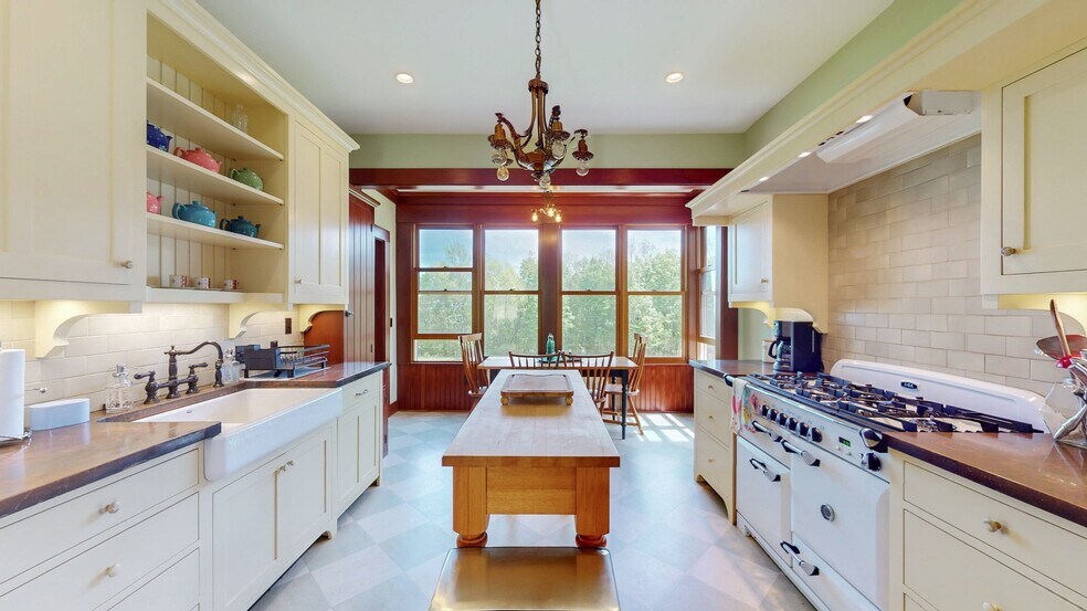 More Photos Of 284 Edgemont Rd, Moriah Hospitality For Sale