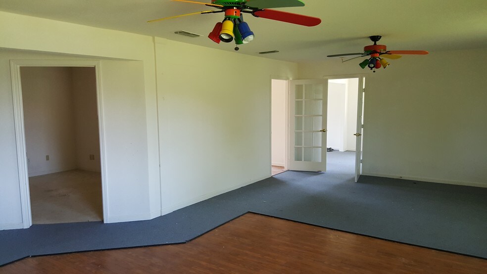 More Photos Of 601 E 7th St, Prosper Daycare Center For Sale