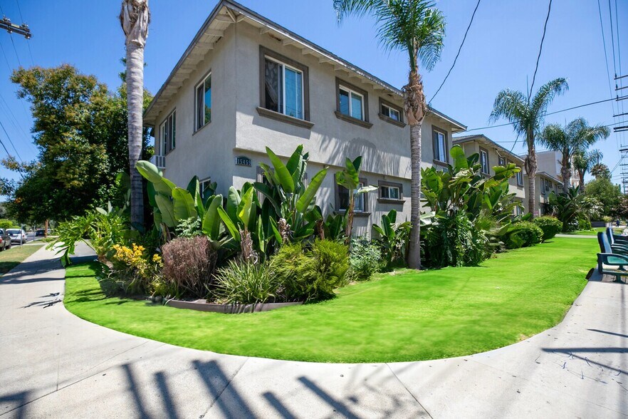 Primary Photo Of 15455 Vanowen St, Van Nuys Apartments For Sale