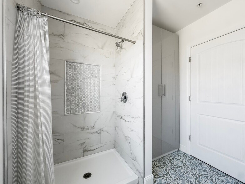 More Photos Of 5100 Atlantic Ave, Wildwood Hotel For Sale