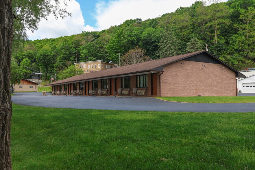 More Photos Of 24 Water St, Hammondsport Hotel For Sale