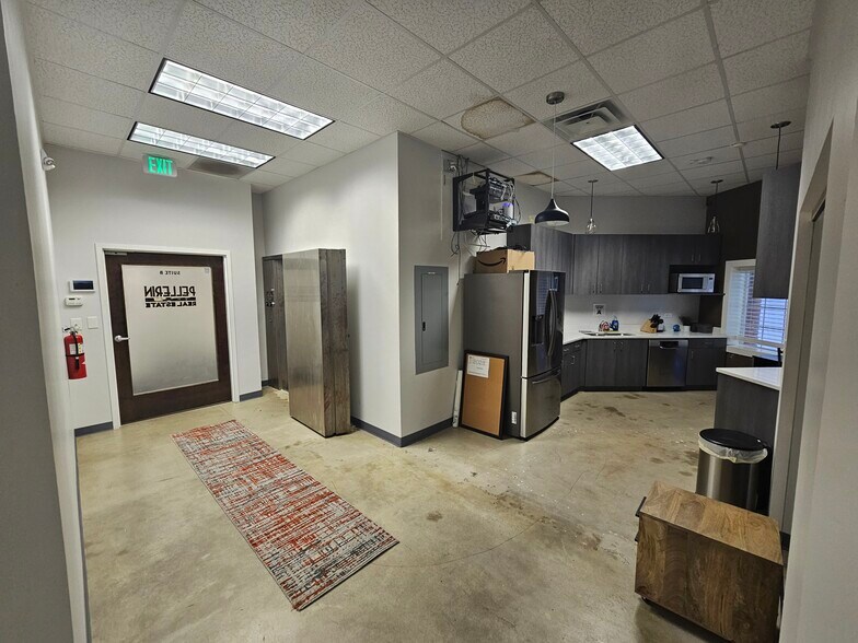 More Photos Of 514 Flat Shoals Ave, Atlanta Bank For Lease