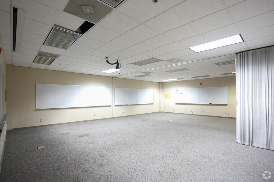 More Photos Of 2070 Little Hills Expy, Saint Charles Office For Sale