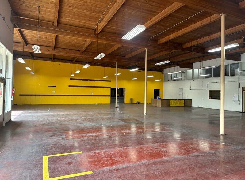 More Photos Of 1163 NE 63rd Ave, Portland Showroom For Sale