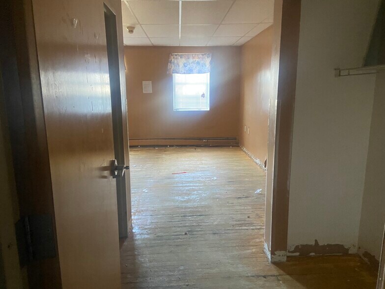 More Photos Of 164 S Main St, Carbondale Apartments For Sale