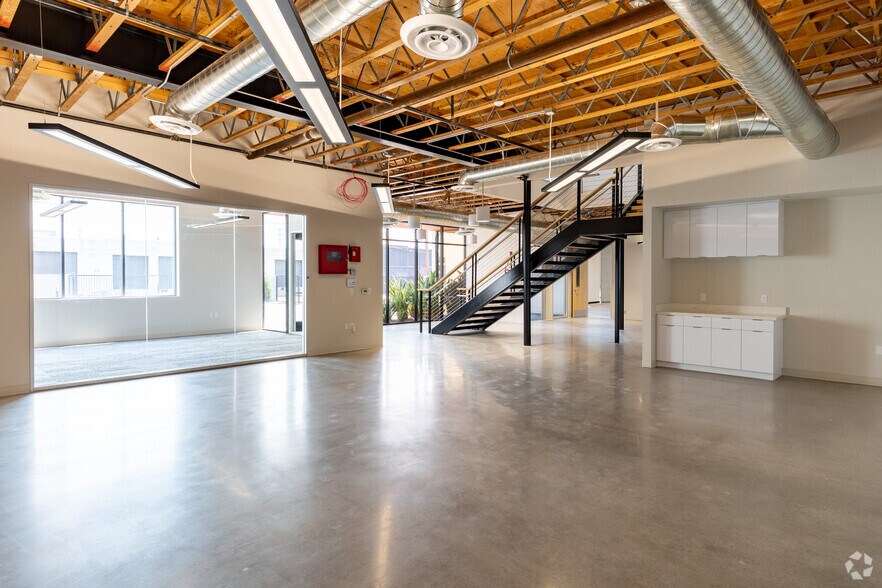 More Photos Of 2445-2460 E 12th St, Los Angeles Unknown For Lease