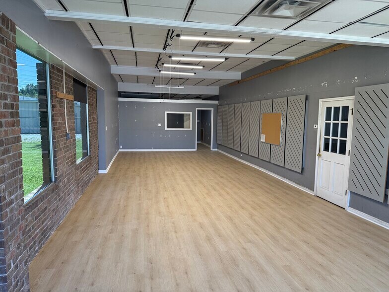 More Photos Of 1865 US 41 Hwy SW, Calhoun Industrial For Lease