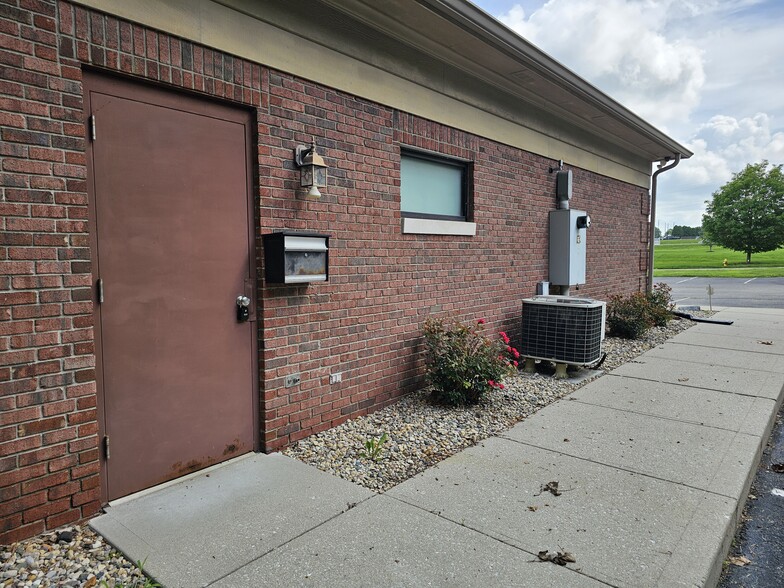 More Photos Of 30 Spring Mill Ct, Mooresville Office For Sale