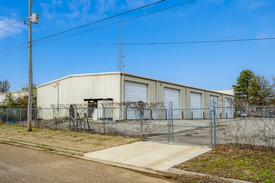 More Photos Of 6383 Summer Gale Dr, Memphis Warehouse For Lease