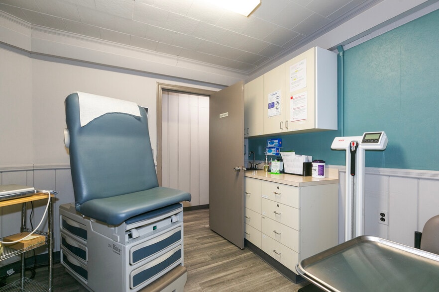 More Photos Of 421 Deer Park Ave, Babylon Medical For Sale