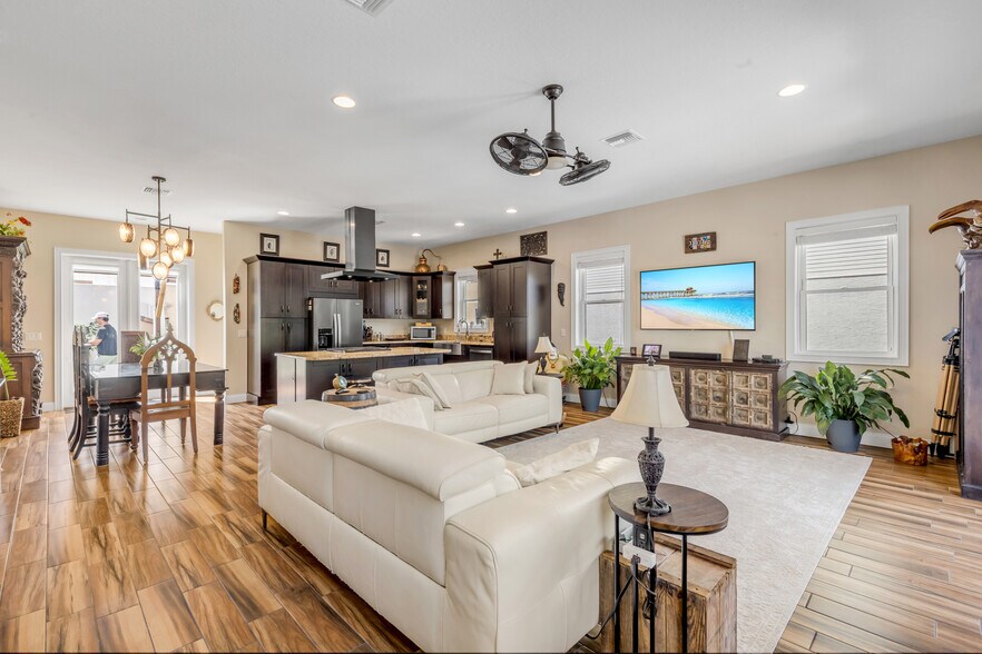More Photos Of 136 Julia St, New Smyrna Beach Flex For Sale
