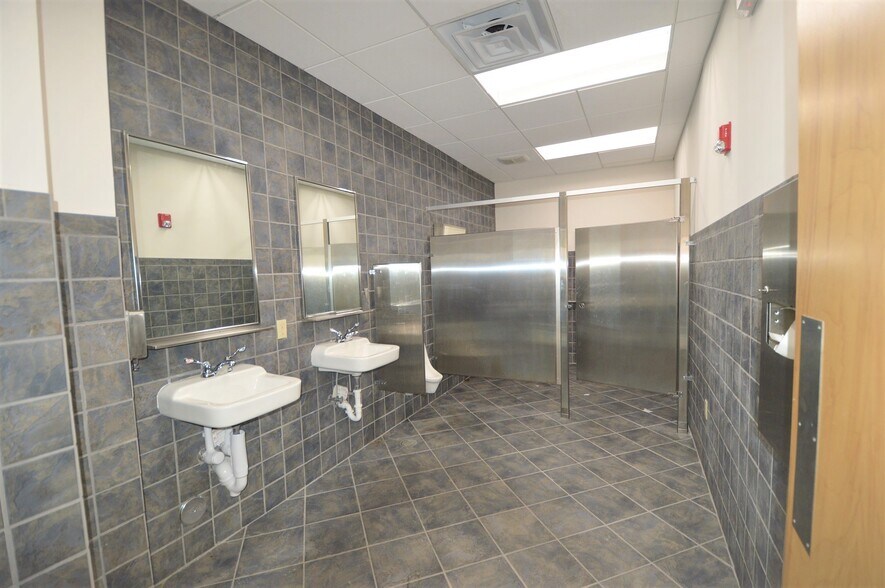 More Photos Of 33004 S Dixie Hwy, Florida City Office For Lease