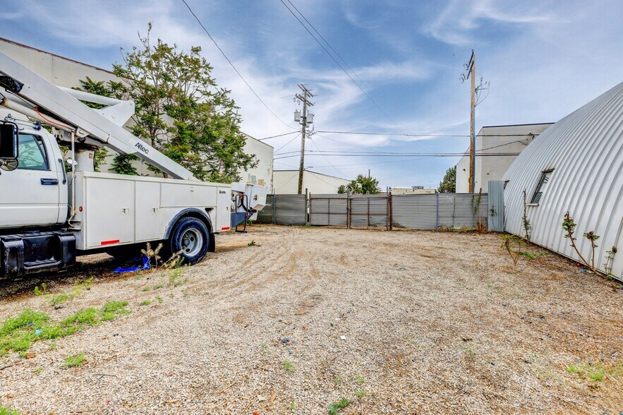 More Photos Of 2630 W Barberry Pl, Denver Warehouse For Sale