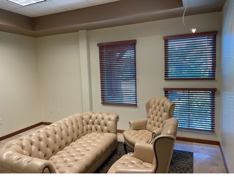 More Photos Of 3821 Juniper Trace, Bee Cave Loft Creative Space For Sale