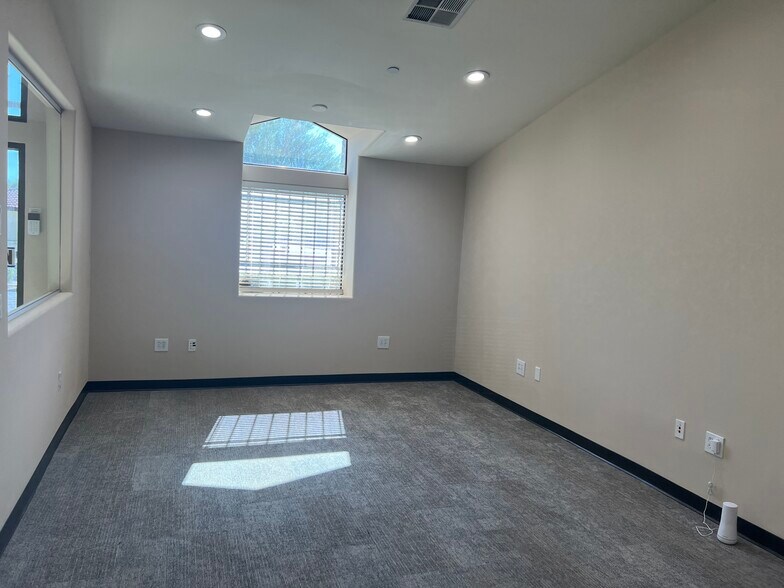 More Photos Of 7201 N 7th St, Phoenix Loft Creative Space For Sale