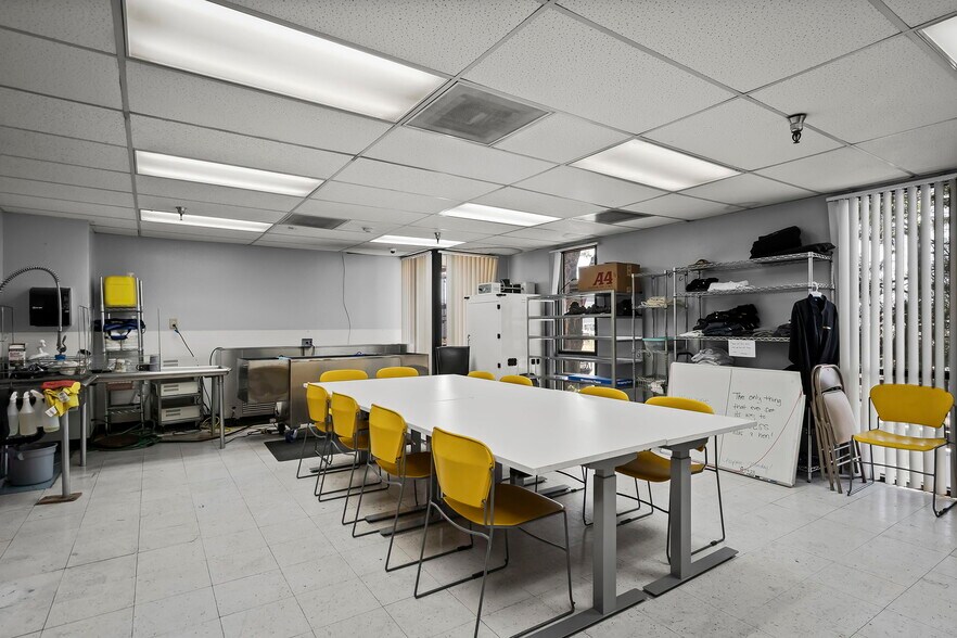 More Photos Of 802-808 Packer Way, Sparks Warehouse For Lease