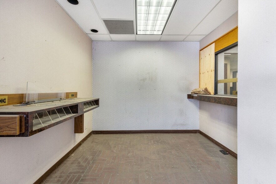 More Photos Of 200 N Public Rd, Lafayette Bank For Sale