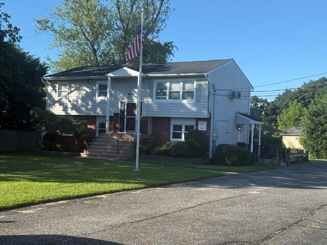 More Photos Of 60 Little East Neck Rd, Babylon General Retail For Lease