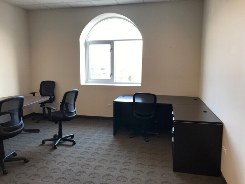 More Photos Of 9 Crystal Lake Rd, Lake In The Hills Office For Lease