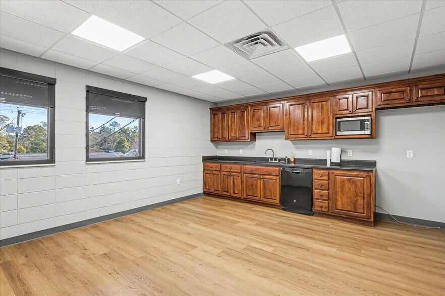 More Photos Of 369 Office Plaza Dr, Tallahassee Office For Lease