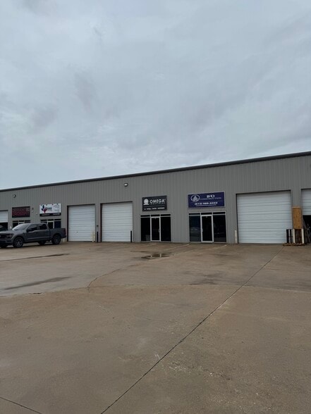 Primary Photo Of 16801 Radholme Ct, Round Rock Warehouse For Lease