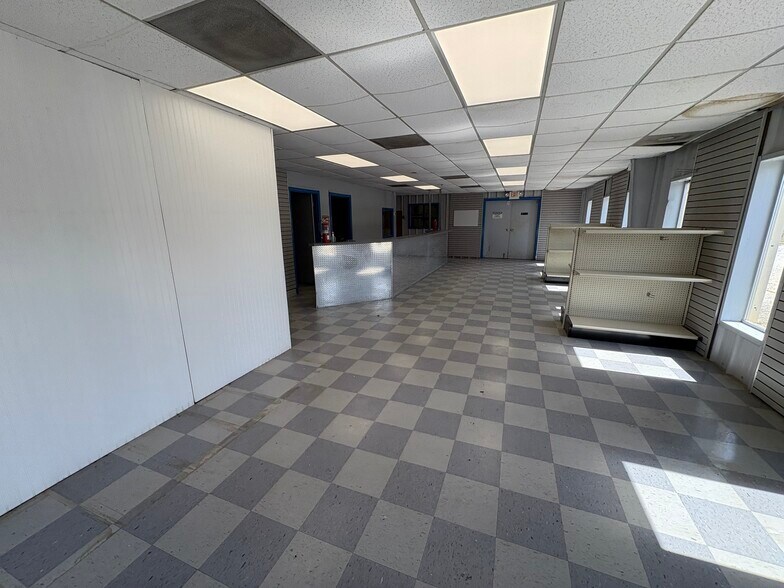 More Photos Of 8008 Dorchester Rd, Charleston Warehouse For Lease