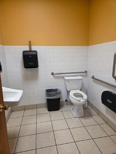 More Photos Of 300 W Ashley St, Jackson Storefront Retail Residential For Sale