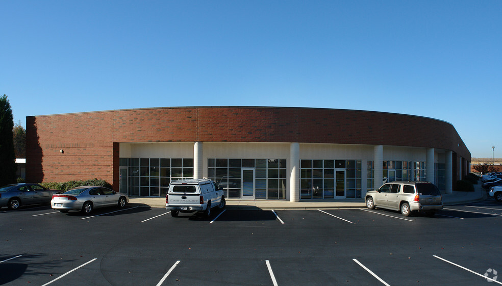 More Photos Of 256 Raceway Dr, Mooresville Light Distribution For Lease