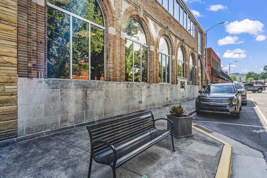 More Photos Of 1441 N Market St, Dayton Office For Sale