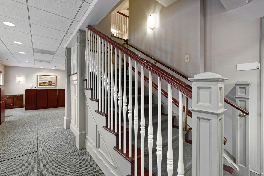 More Photos Of 6 S Pendleton St, Middleburg Office For Sale