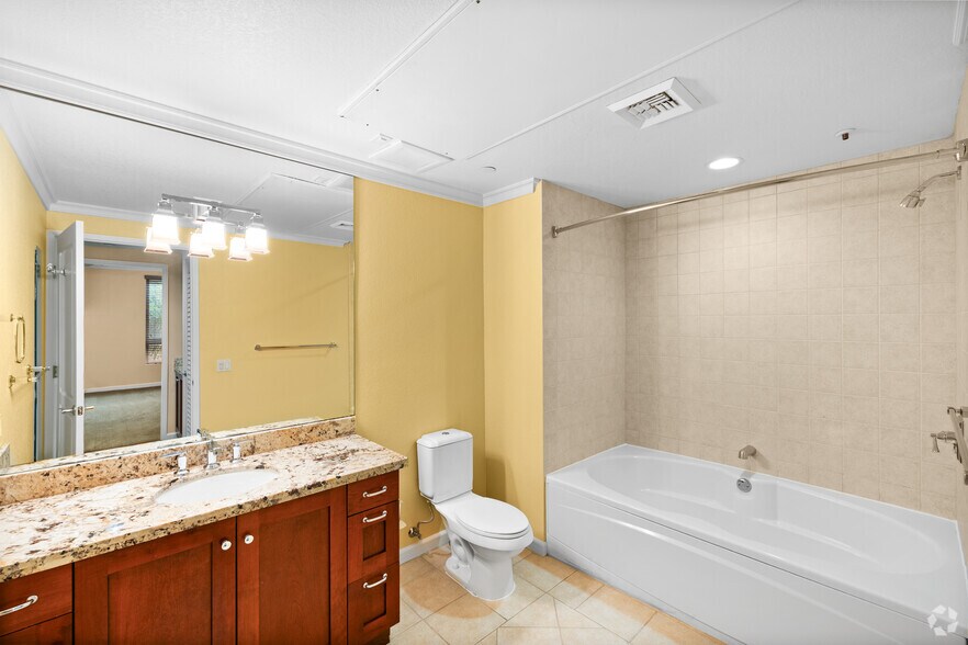 More Photos Of 16110 Ventura Blvd, Encino Apartments For Lease