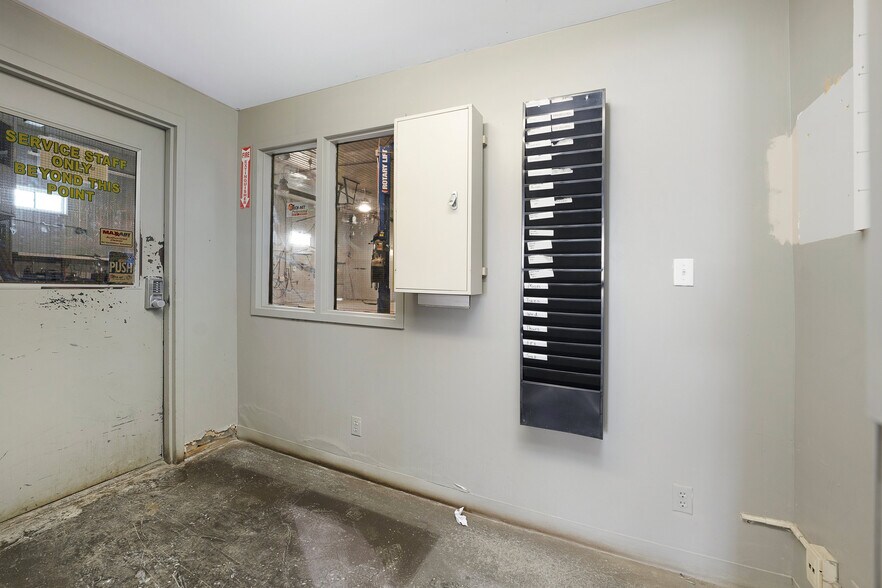 More Photos Of 20600 Hwy 2, Tilbury Auto Dealership For Sale