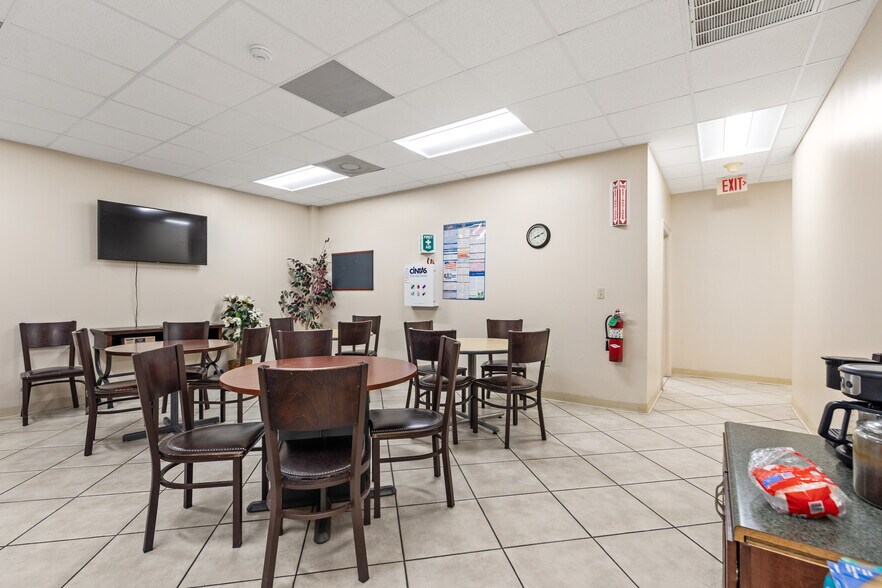 More Photos Of 1016 N Cruse Ave, Broussard Warehouse For Sale