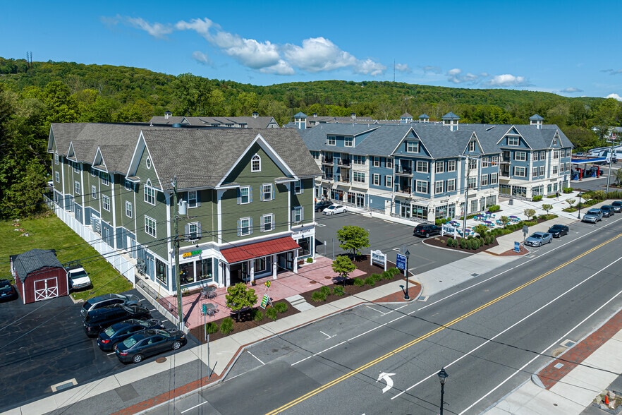 Primary Photo Of 800 Federal Rd, Brookfield Apartments For Lease